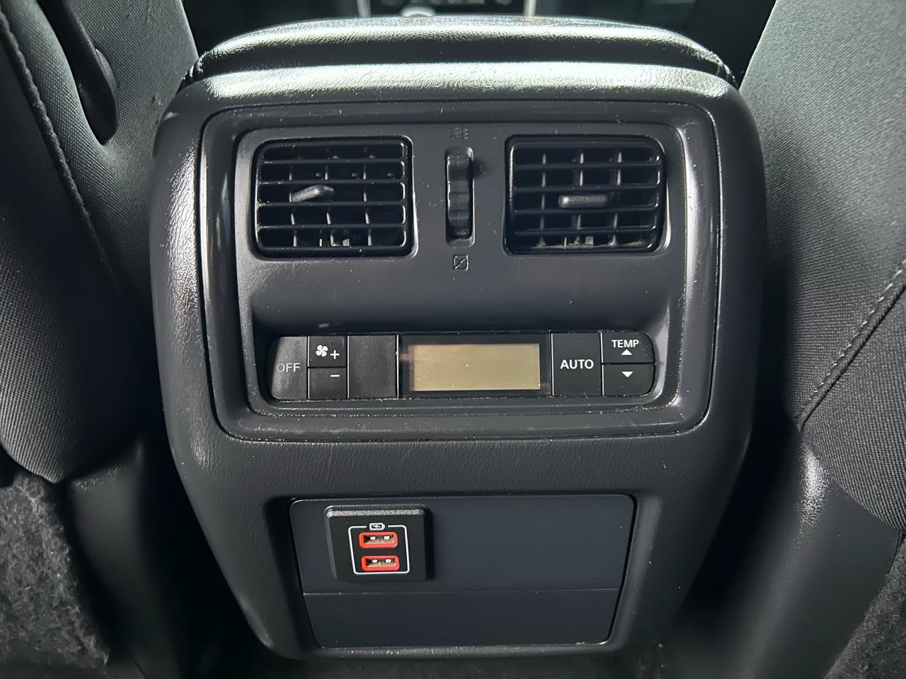 Used 2018 Nissan Pathfinder SV AWD/4WD image 17