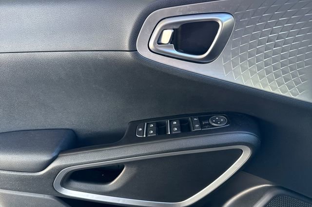 Certified 2023 Kia Soul LX w/ LX Technology Package image 13