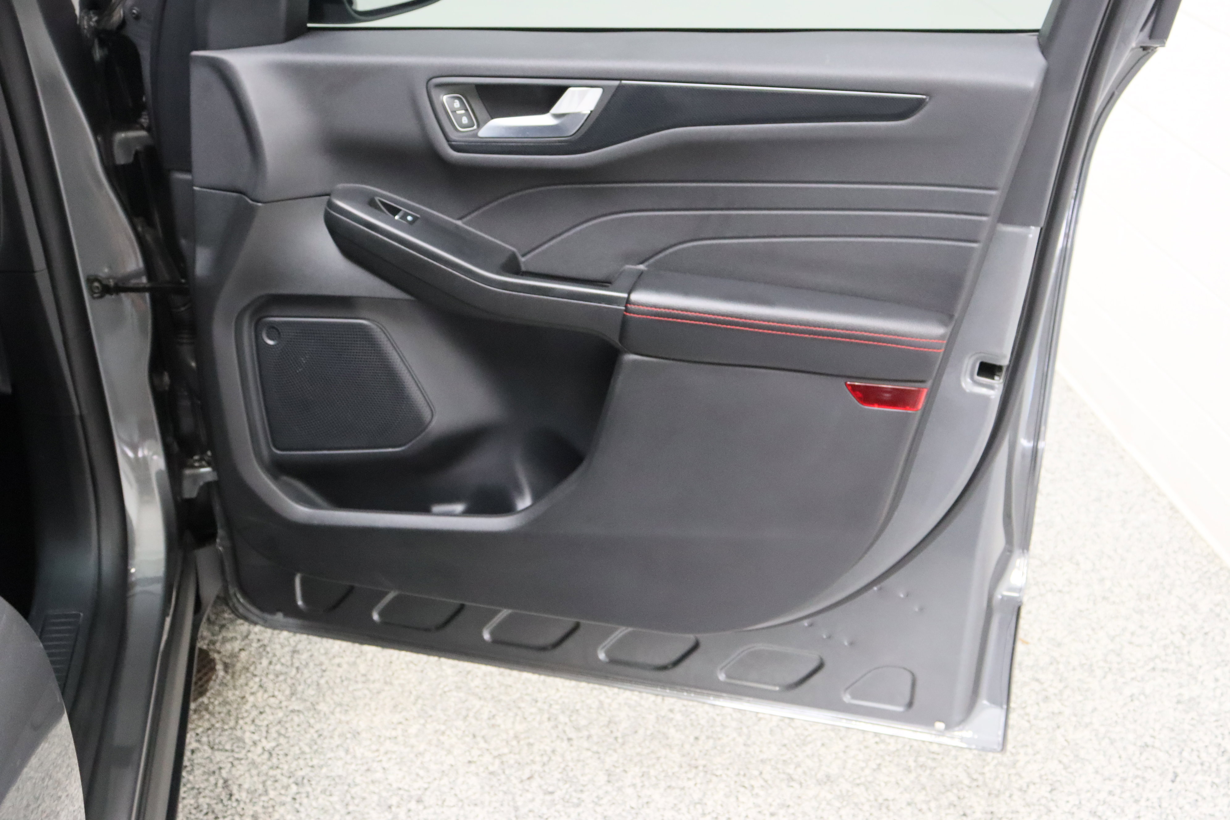 Used 2025 Ford Escape ST-Line w/ Equipment Group 301A FWD image 34