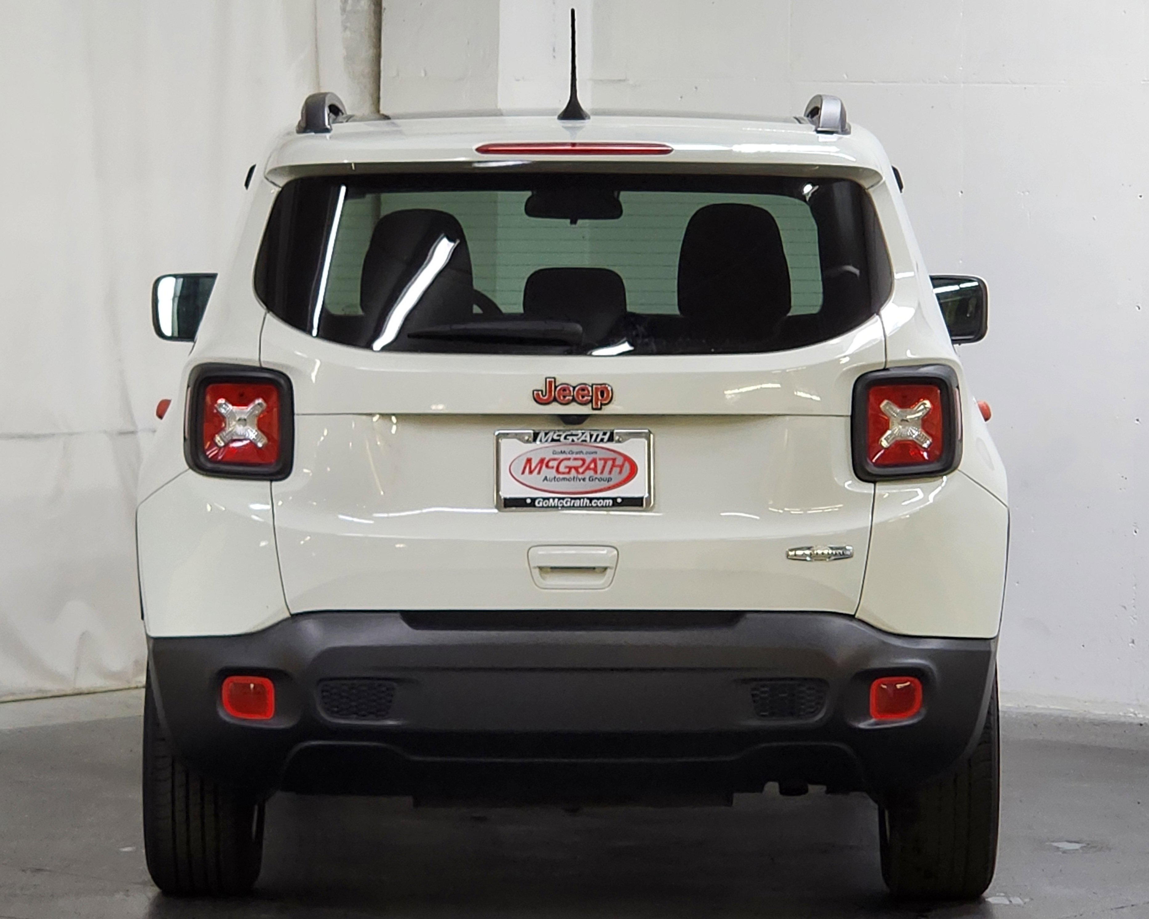 Used 2020 Jeep Renegade Latitude w/ UConnect 8.4 Nav Group FWD image 6