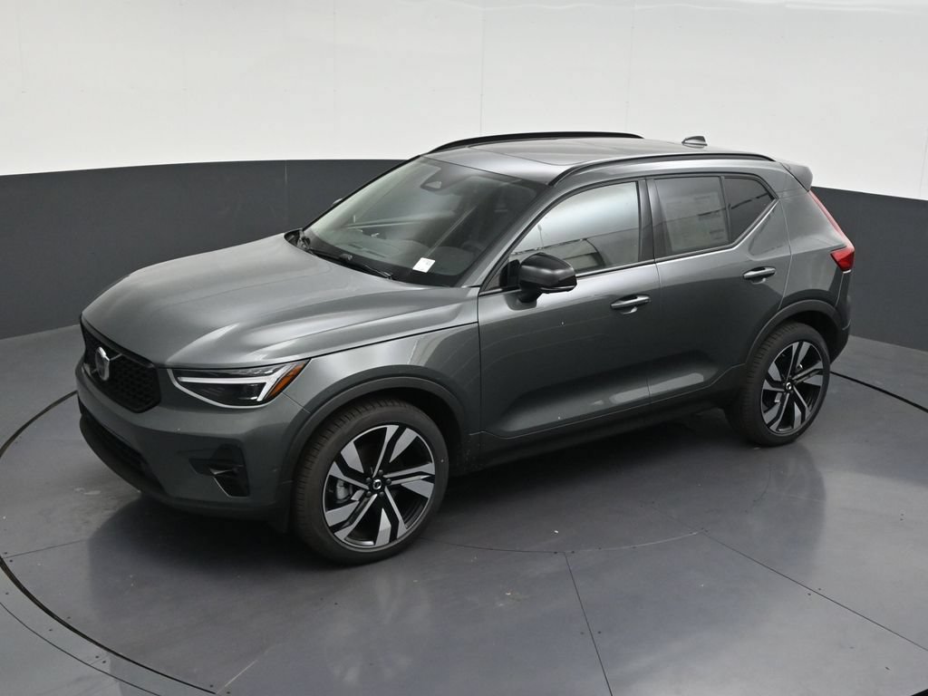 New 2026 Volvo XC40 B5 Plus w/ Climate Package AWD/4WD image 13