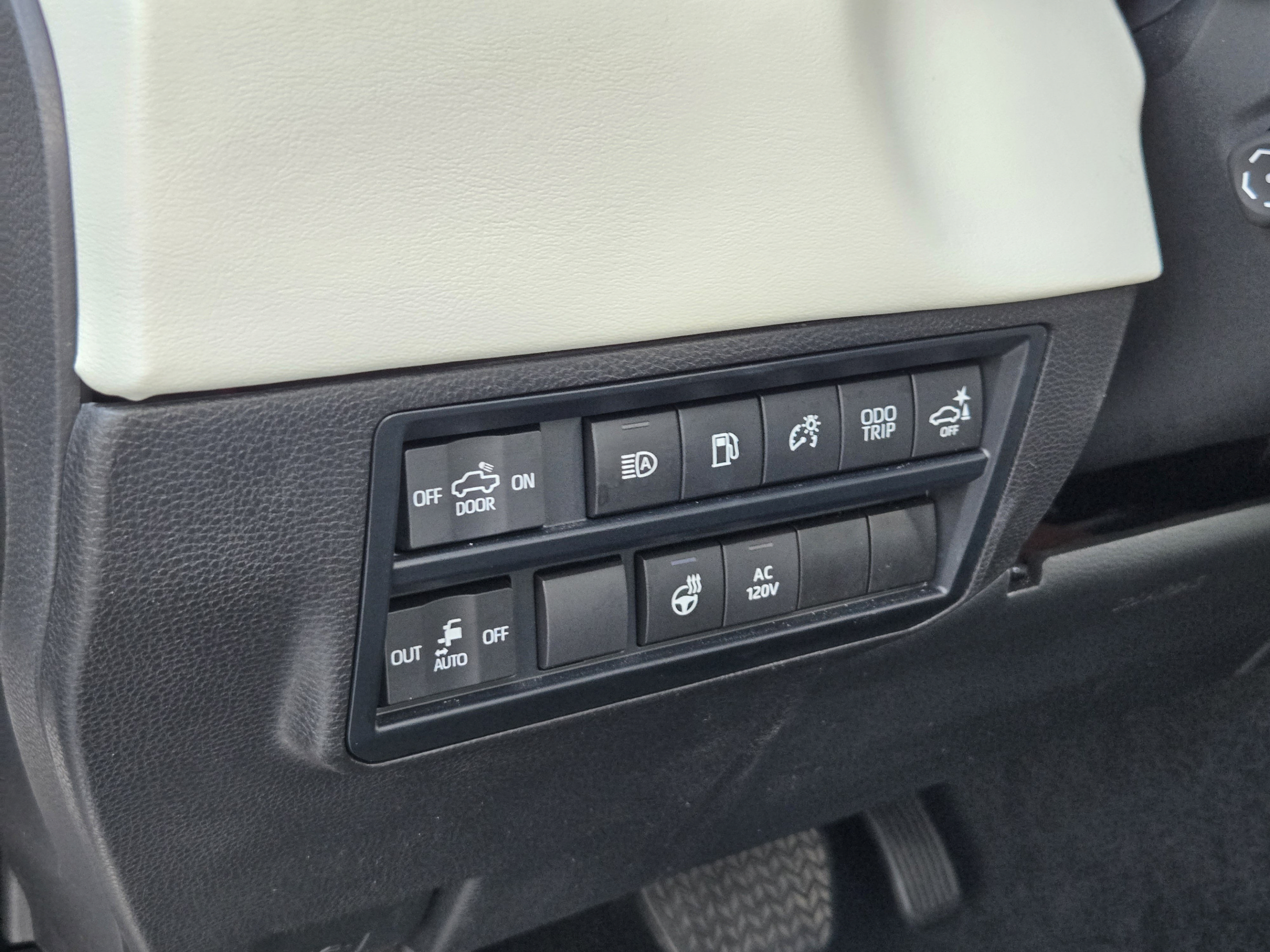 Used 2024 Toyota Tundra Capstone AWD/4WD image 18