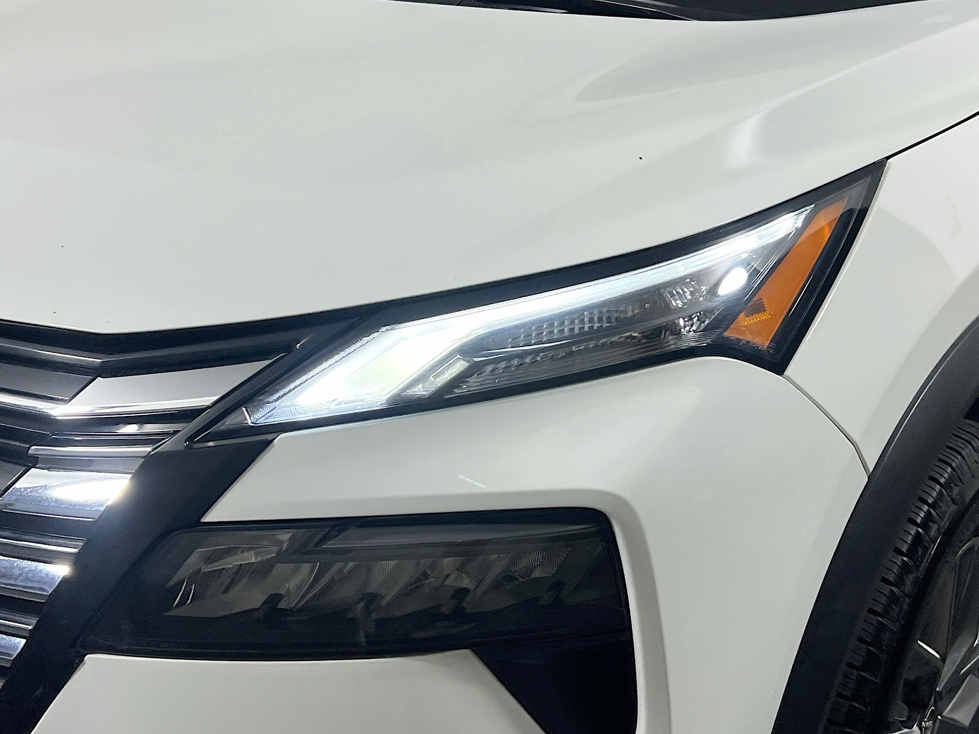 Used 2024 Nissan Rogue S FWD image 11