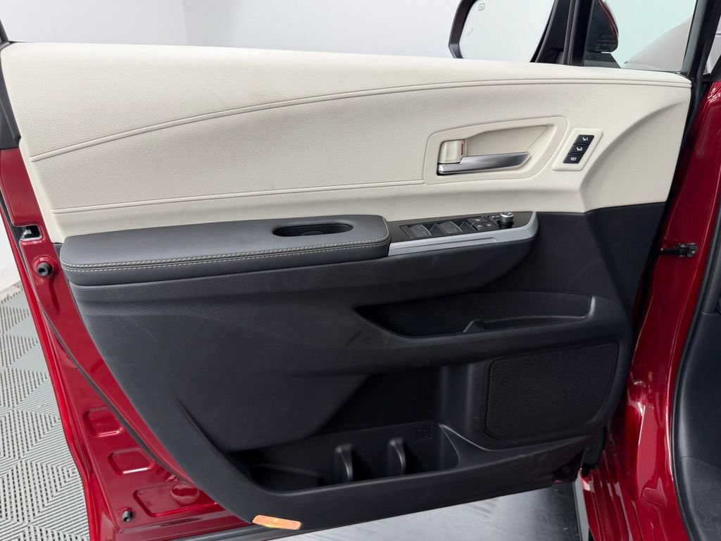 Used 2026 Toyota Sienna Limited FWD image 20