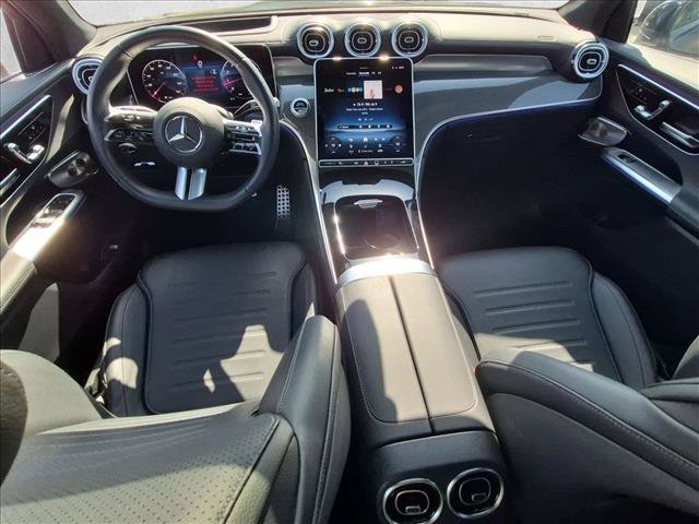 Used 2025 Mercedes-Benz GLC 300 4MATIC image 16