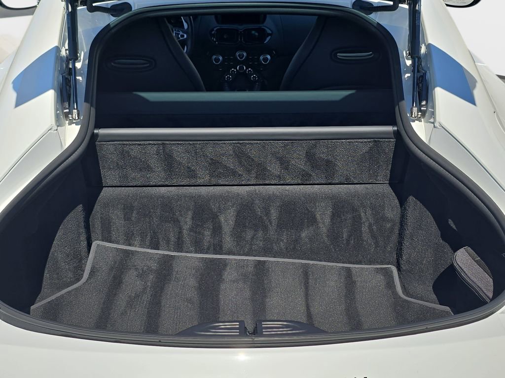 Used 2023 Aston Martin V8 Vantage Coupe image 13