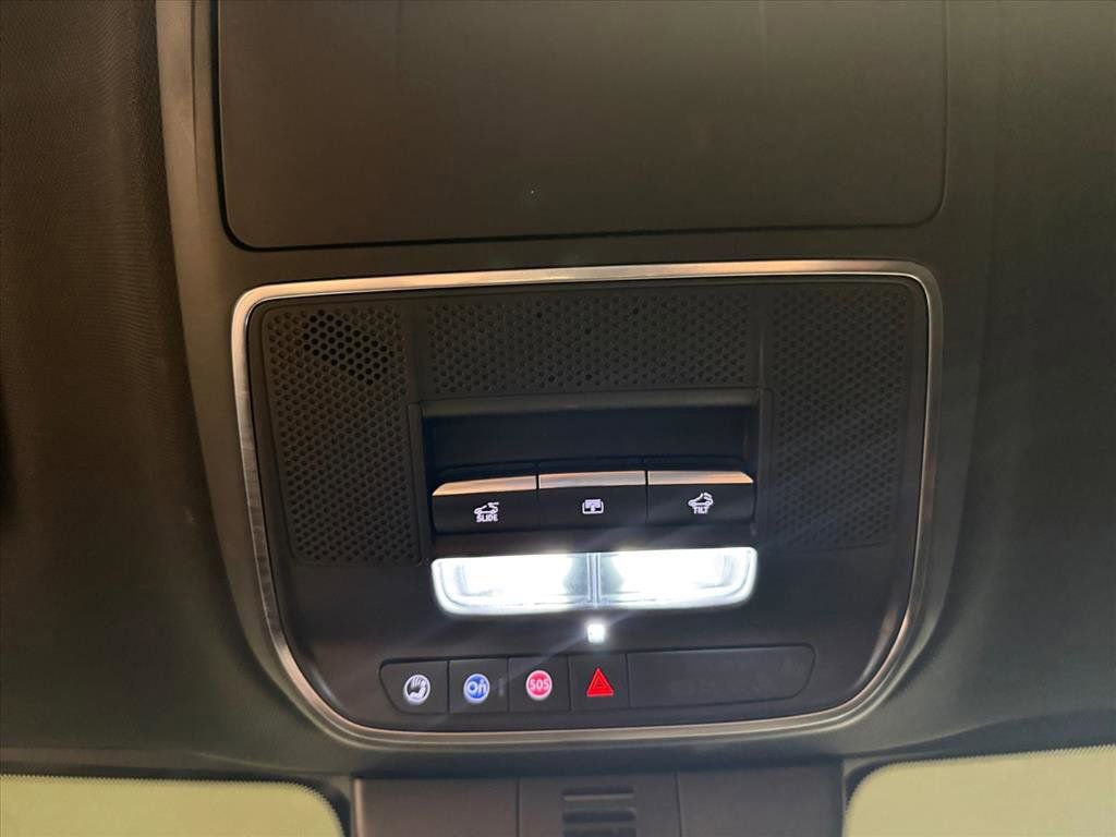 Used 2024 Chevrolet Traverse RS image 27