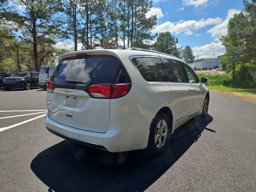 Used 2017 Chrysler Pacifica Touring-L Plus w/ Advanced Safetytec Group FWD image 5