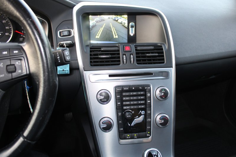 Used 2017 Volvo XC60 T5 w/ Tailgate Package image 14