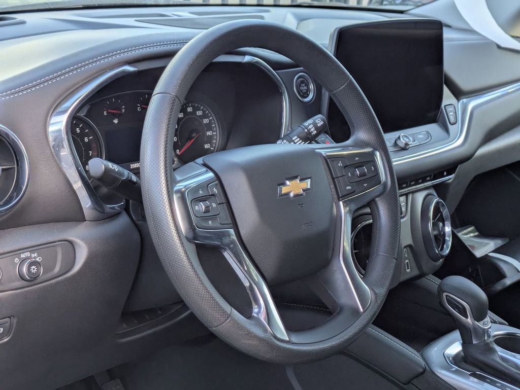 Used 2025 Chevrolet Blazer LT FWD image 14