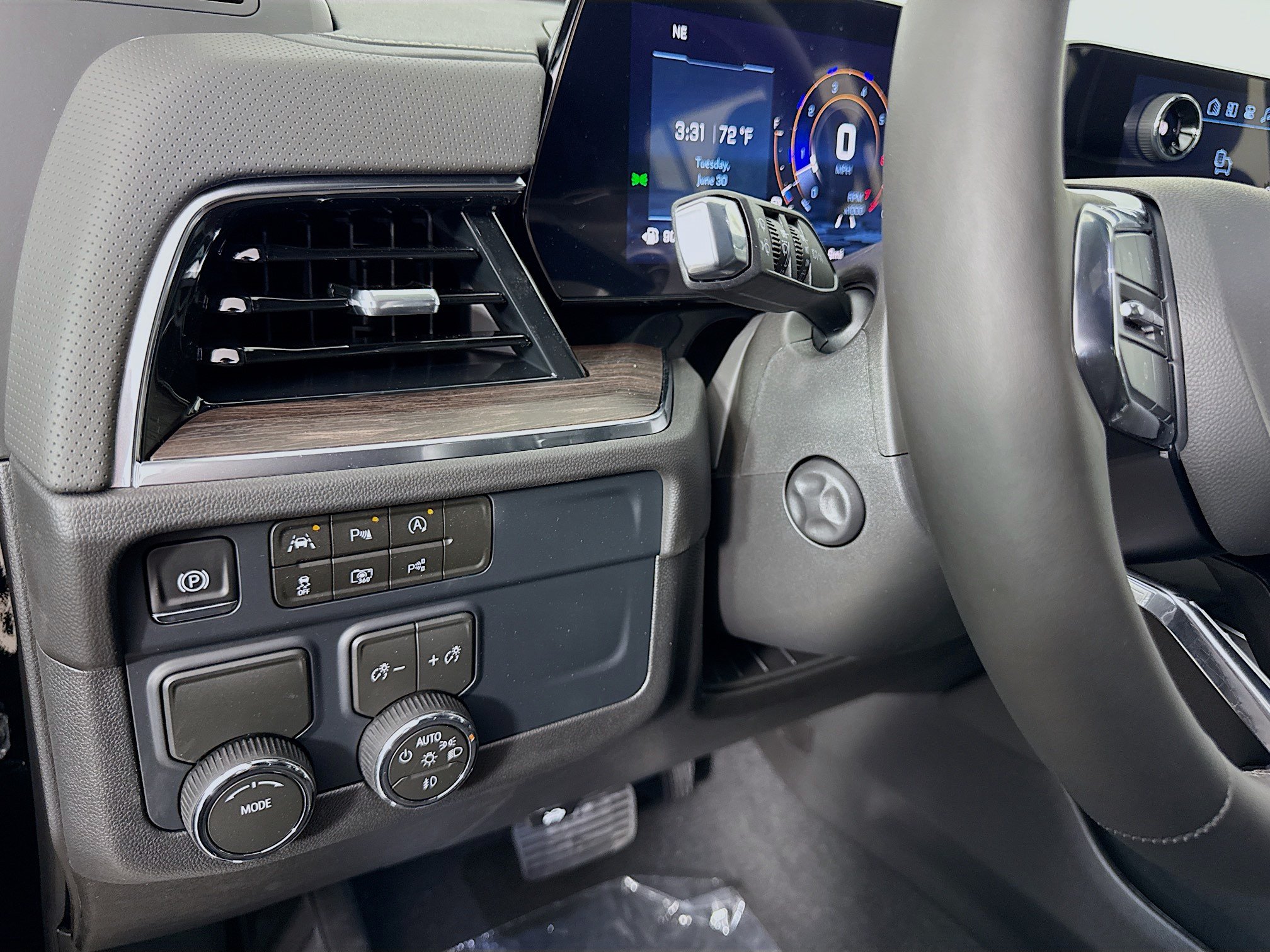 New 2026 Chevrolet Suburban Premier RWD image 12