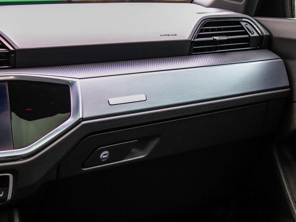 Used 2020 Audi Q3 2.0T Premium Plus w/ Premium Plus Package image 17