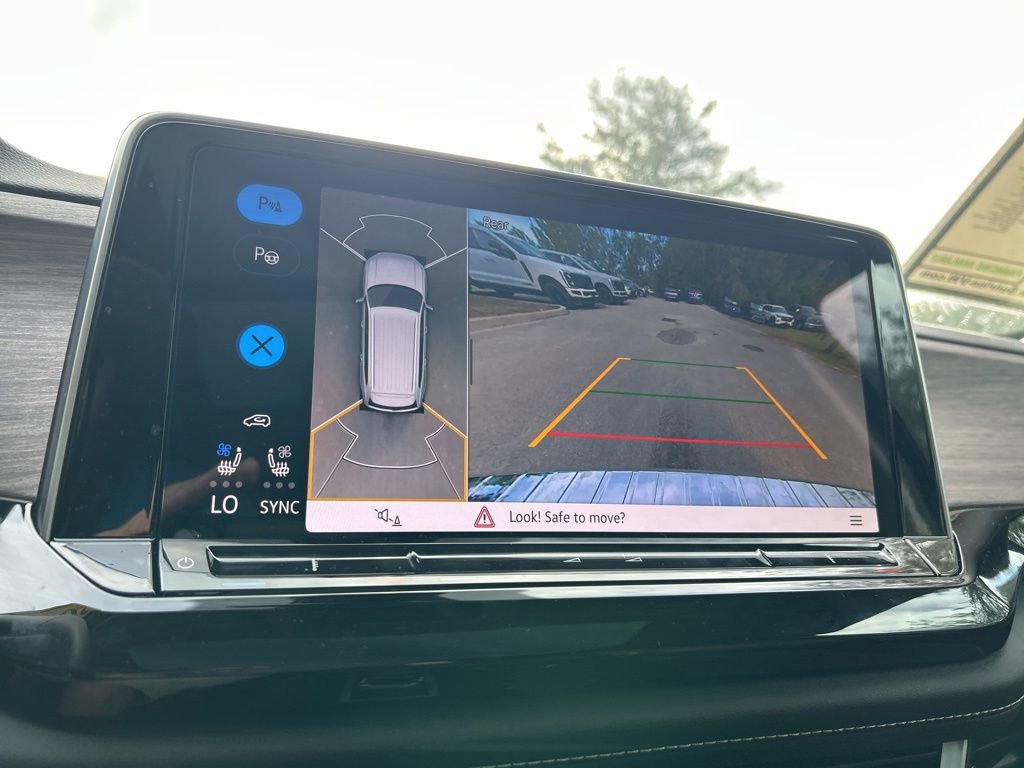 Used 2025 Volkswagen Atlas SEL Premium R-Line image 36