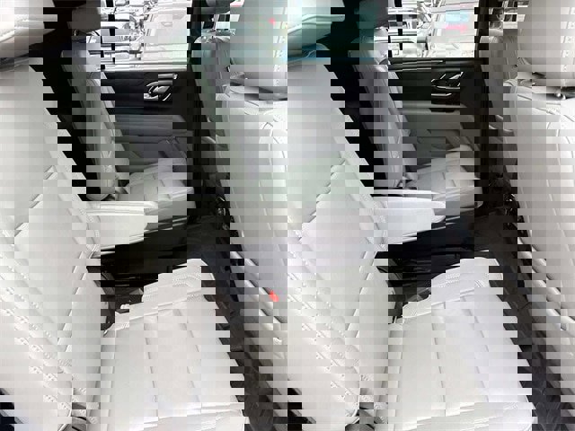 Used 2022 Chevrolet Suburban Z71 w/ Luxury Package image 23