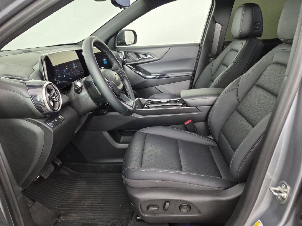 Used 2025 Chevrolet Equinox LT w/ Convenience Package II FWD image 17