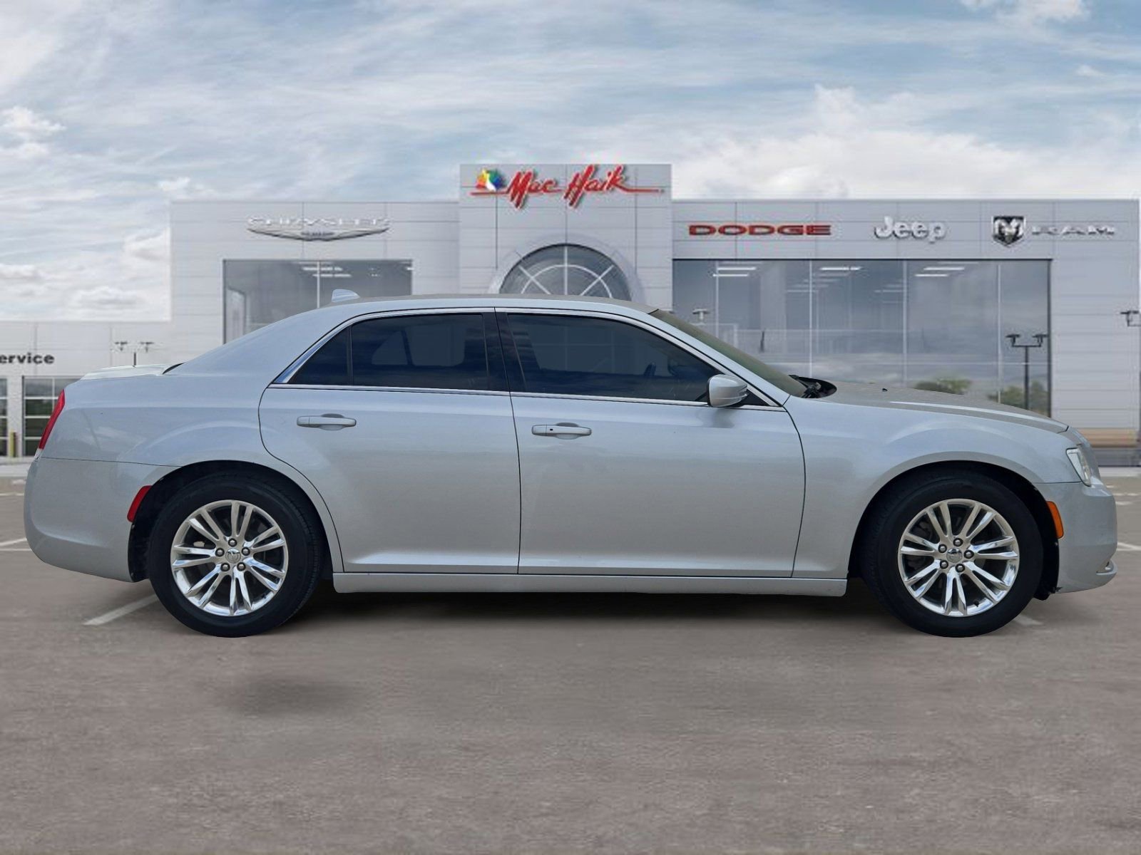 Used 2020 Chrysler 300 Touring w/ Driver Convenience Group image 6