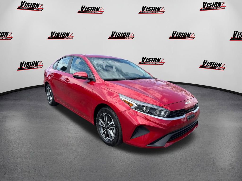 Used 2023 Kia Forte LXS w/ LXS Technology Package image 3