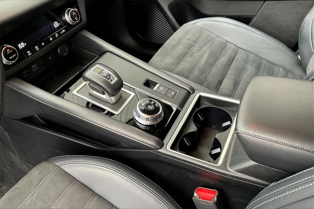 Used 2024 Mitsubishi Outlander SE Black Edition image 17