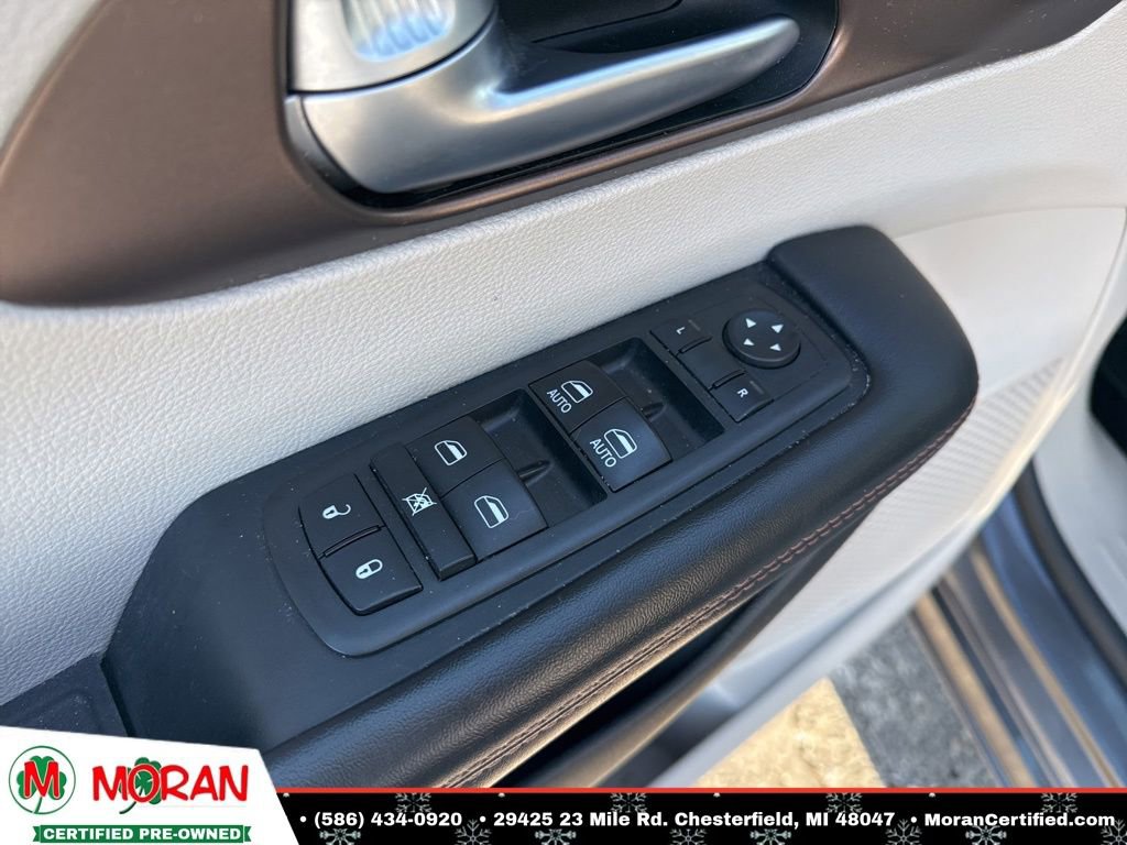 Used 2017 Chrysler Pacifica Touring Plus w/ Tire & Wheel Group image 11