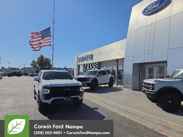 Used 2023 Chevrolet Tahoe Z71 w/ Luxury Package AWD/4WD image 1