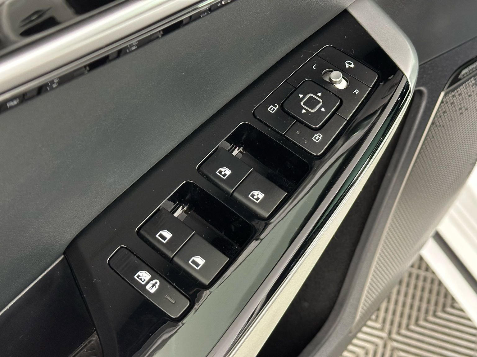 Used 2022 Kia EV6 GT-Line w/ GT-Line Suede Seat Package image 41