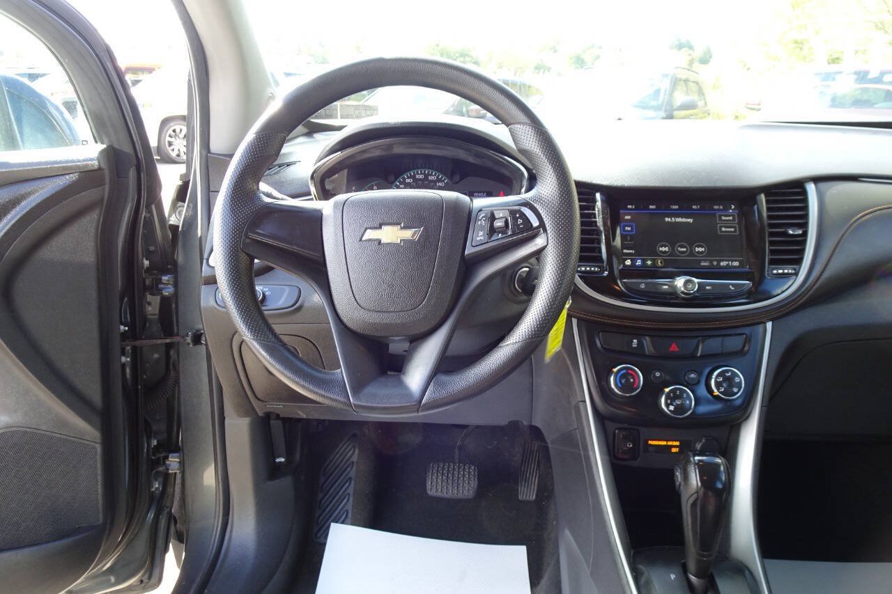 Used 2019 Chevrolet Trax LS AWD/4WD image 17