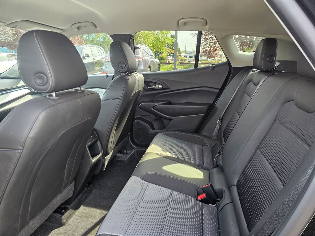 Used 2025 Chevrolet Trax LT w/ LT Convenience Package FWD image 21