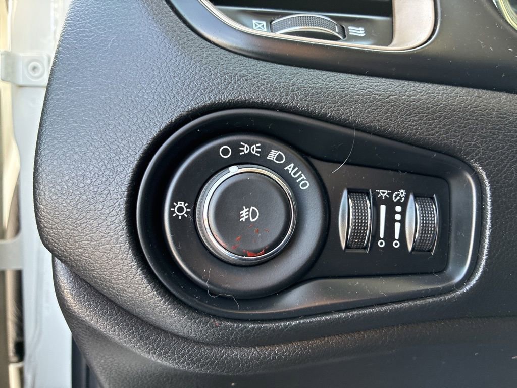 Used 2016 Jeep Renegade Latitude image 15