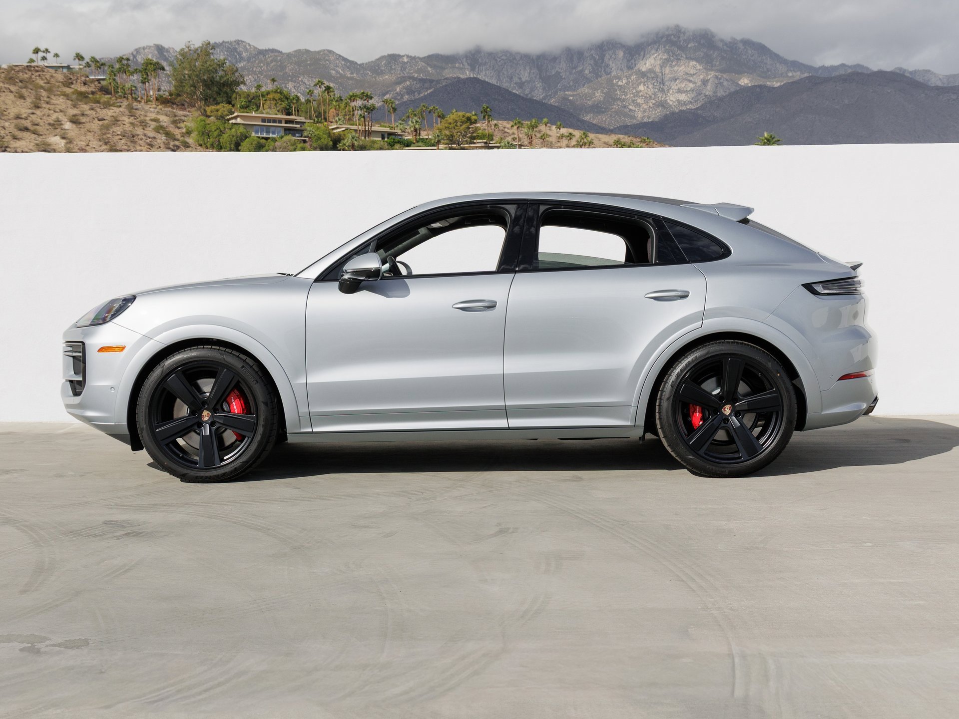 New 2026 Porsche Cayenne GTS image 2