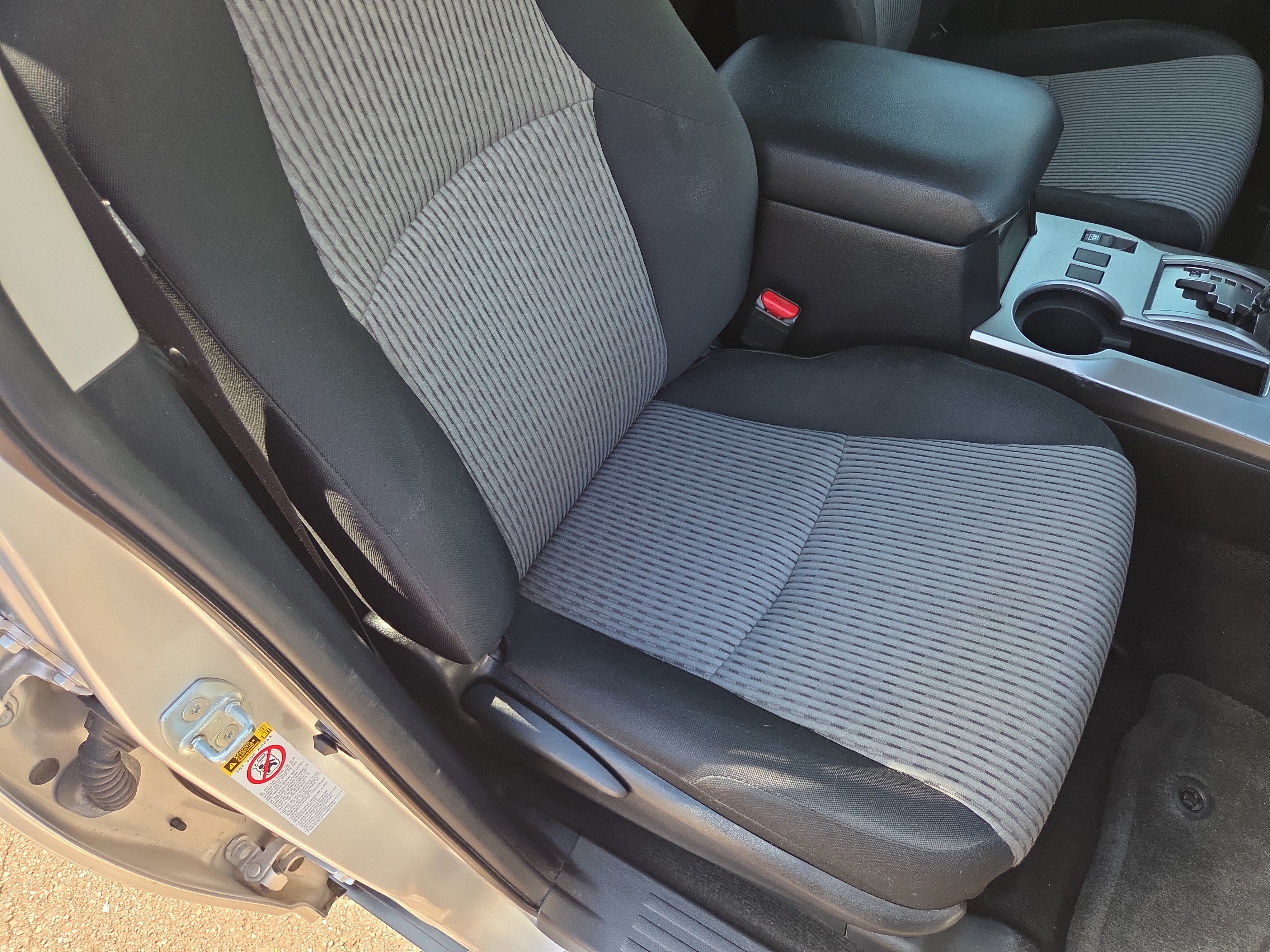 Used 2015 Toyota 4Runner SR5 AWD/4WD image 16