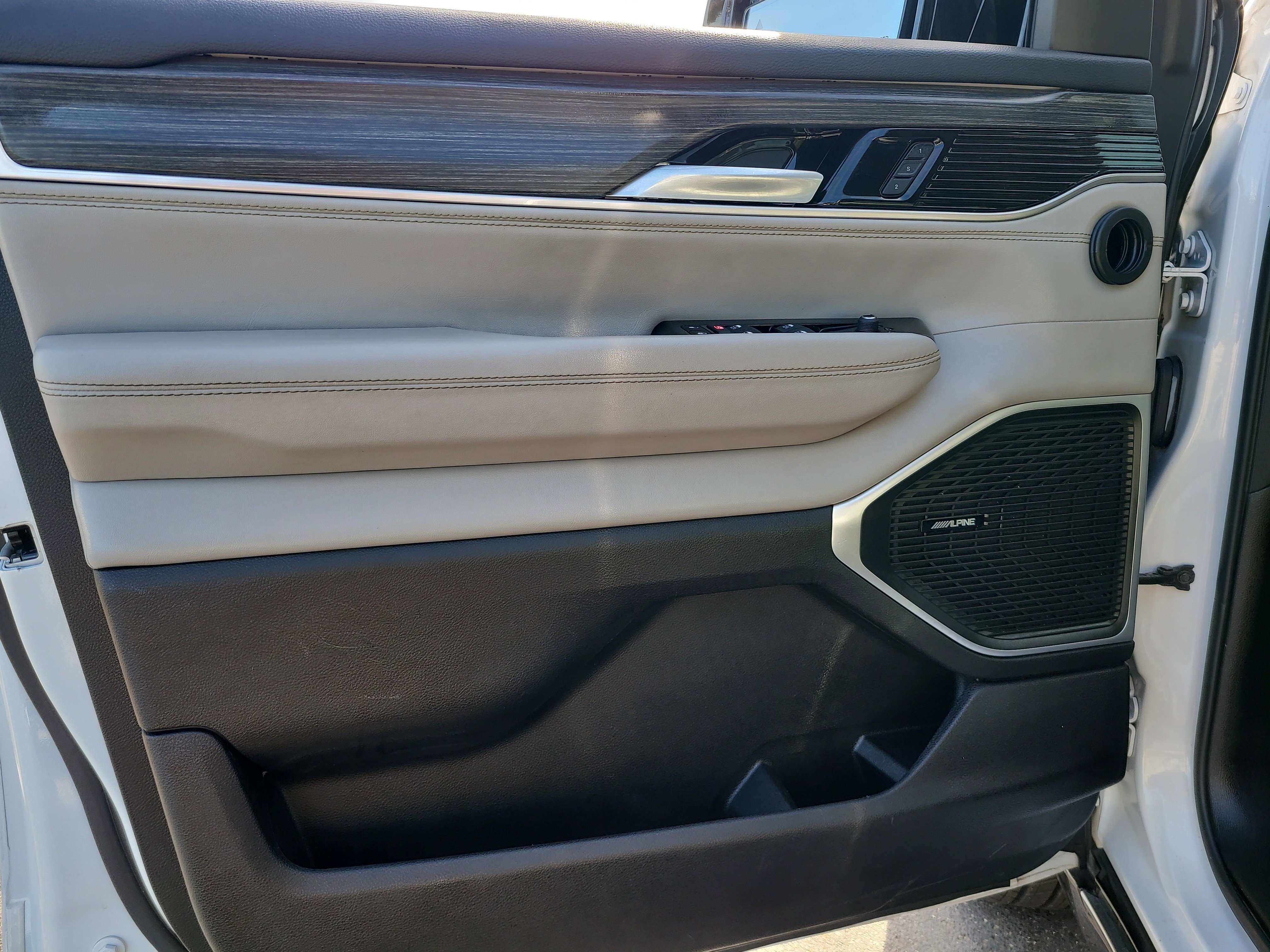 Used 2024 Jeep Wagoneer L Series II w/ Flexible Seating Group image 16