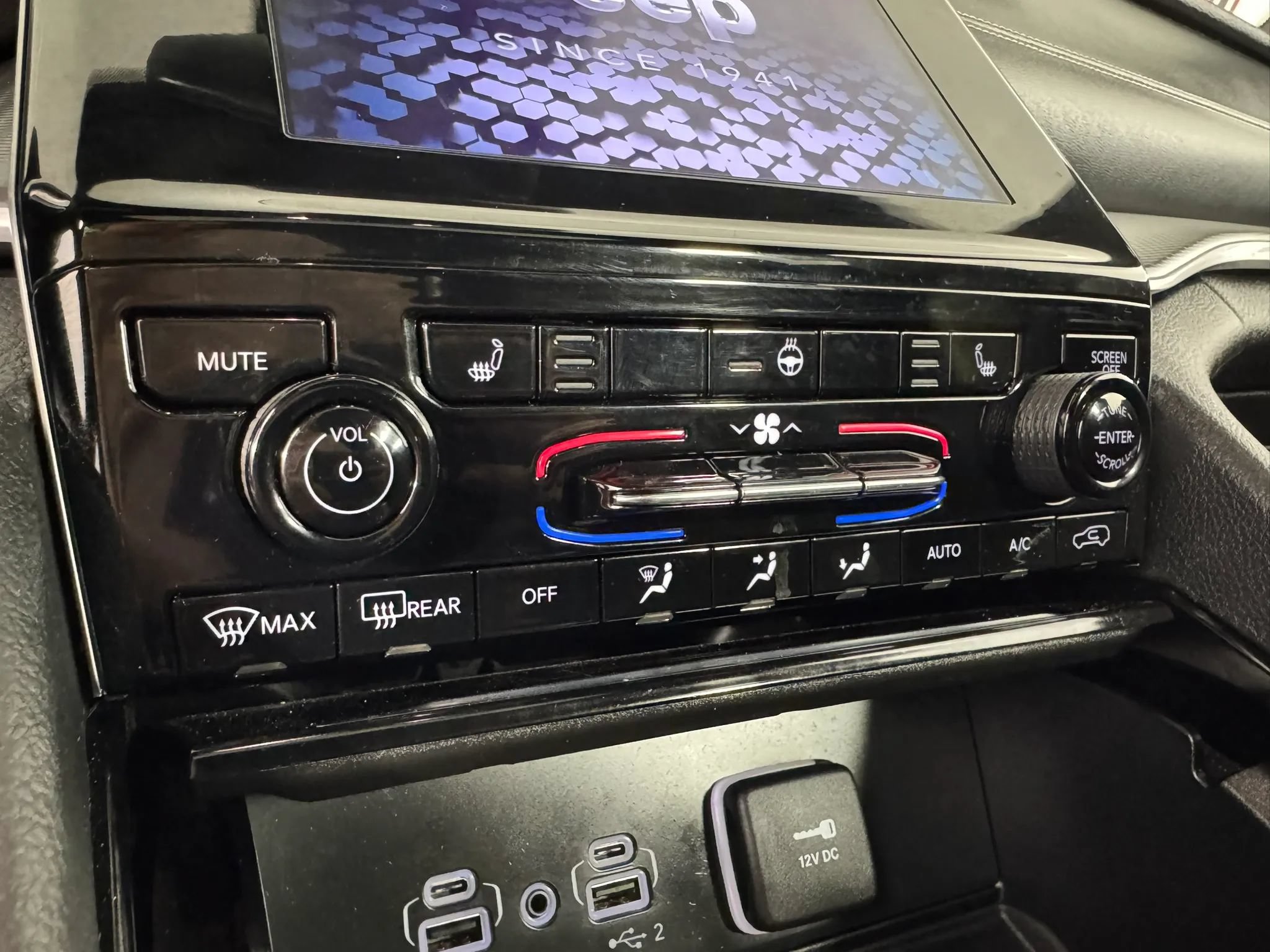 Used 2023 Jeep Grand Cherokee L Laredo AWD/4WD image 21