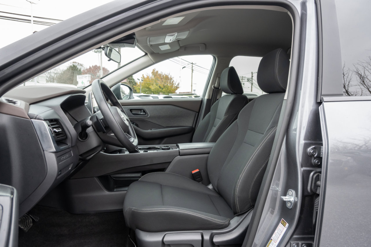 Used 2023 Nissan Rogue S image 14