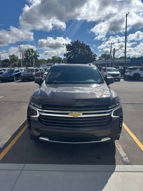 Used 2021 Chevrolet Suburban LT w/ LT Signature Package AWD/4WD image 2