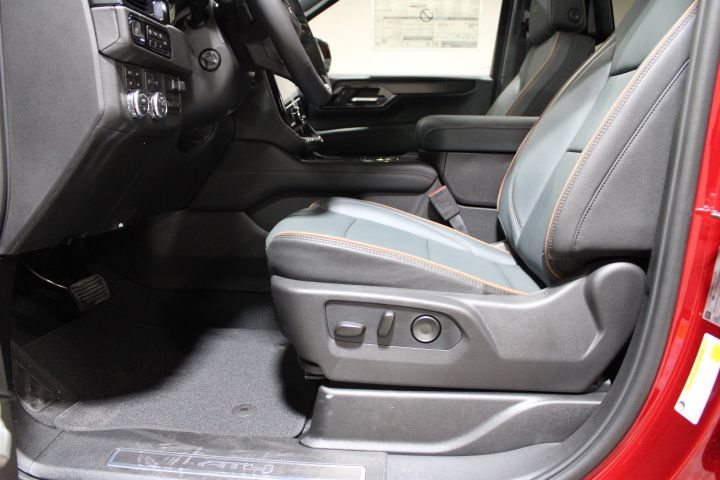 New 2026 GMC Yukon XL AT4 w/ AT4 Premium Plus Package AWD/4WD image 20