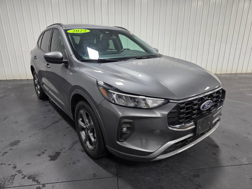 Used 2023 Ford Escape ST-Line Select AWD/4WD image 2