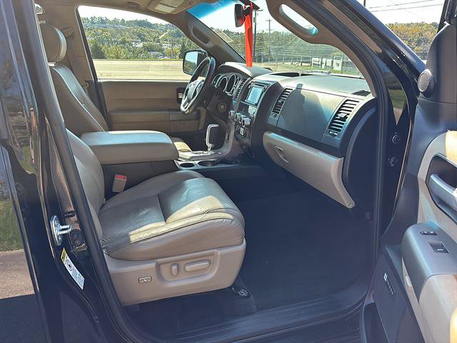 Used 2016 Toyota Sequoia Limited w/ Safety & Convenience Package AWD/4WD image 20