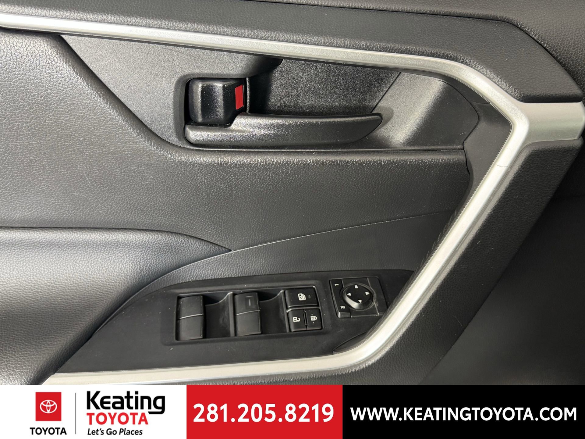 Used 2022 Toyota RAV4 LE image 11