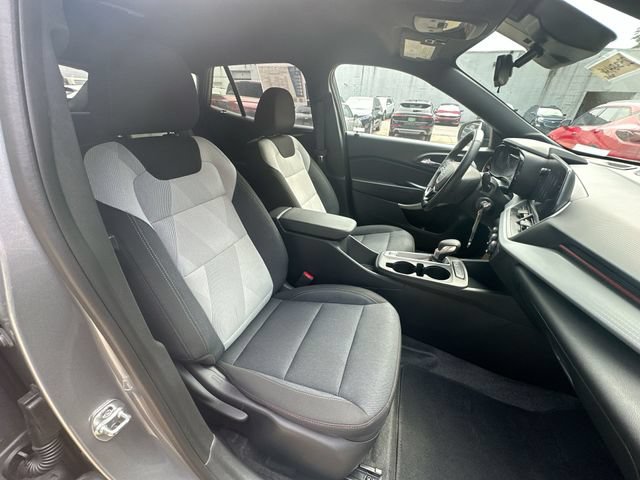Used 2025 Chevrolet Trax RS w/ Driver Confidence Package FWD image 32