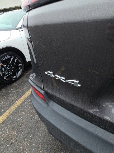 Used 2019 Jeep Cherokee Latitude Plus w/ Comfort/Convenience Group image 22