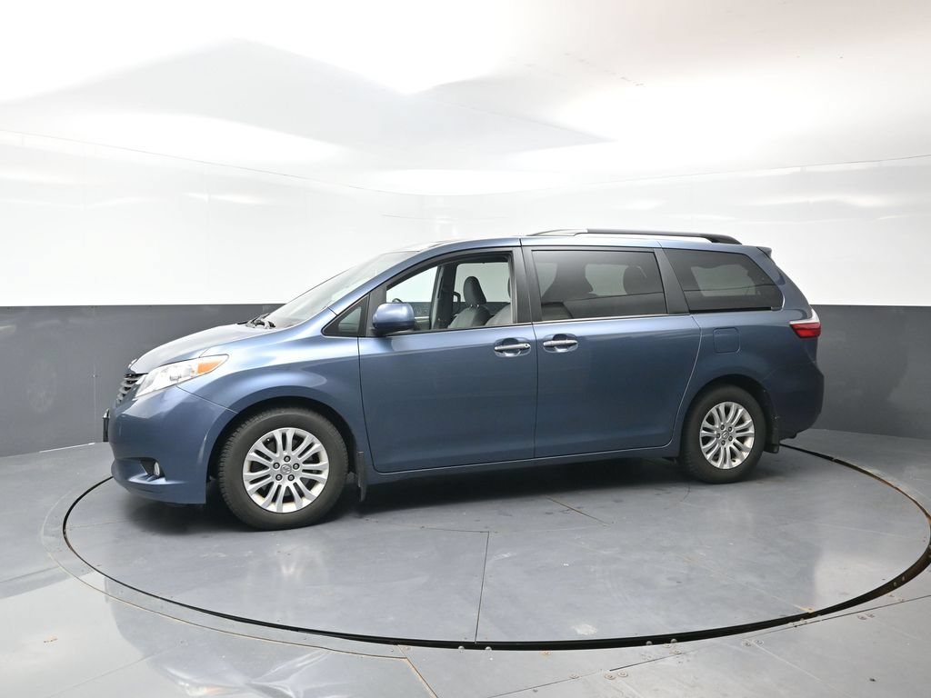 Used 2017 Toyota Sienna XLE w/ XLE Navigation Package FWD image 8