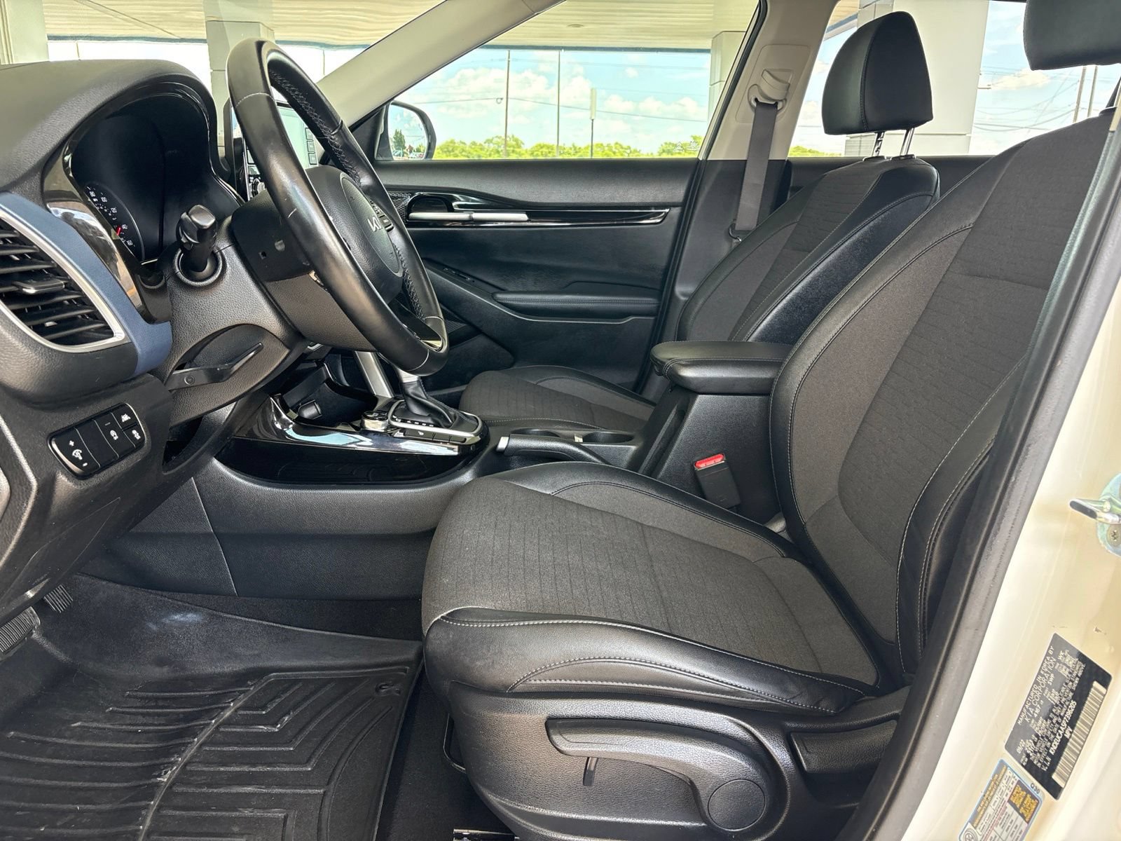 Used 2023 Kia Seltos S AWD/4WD image 13