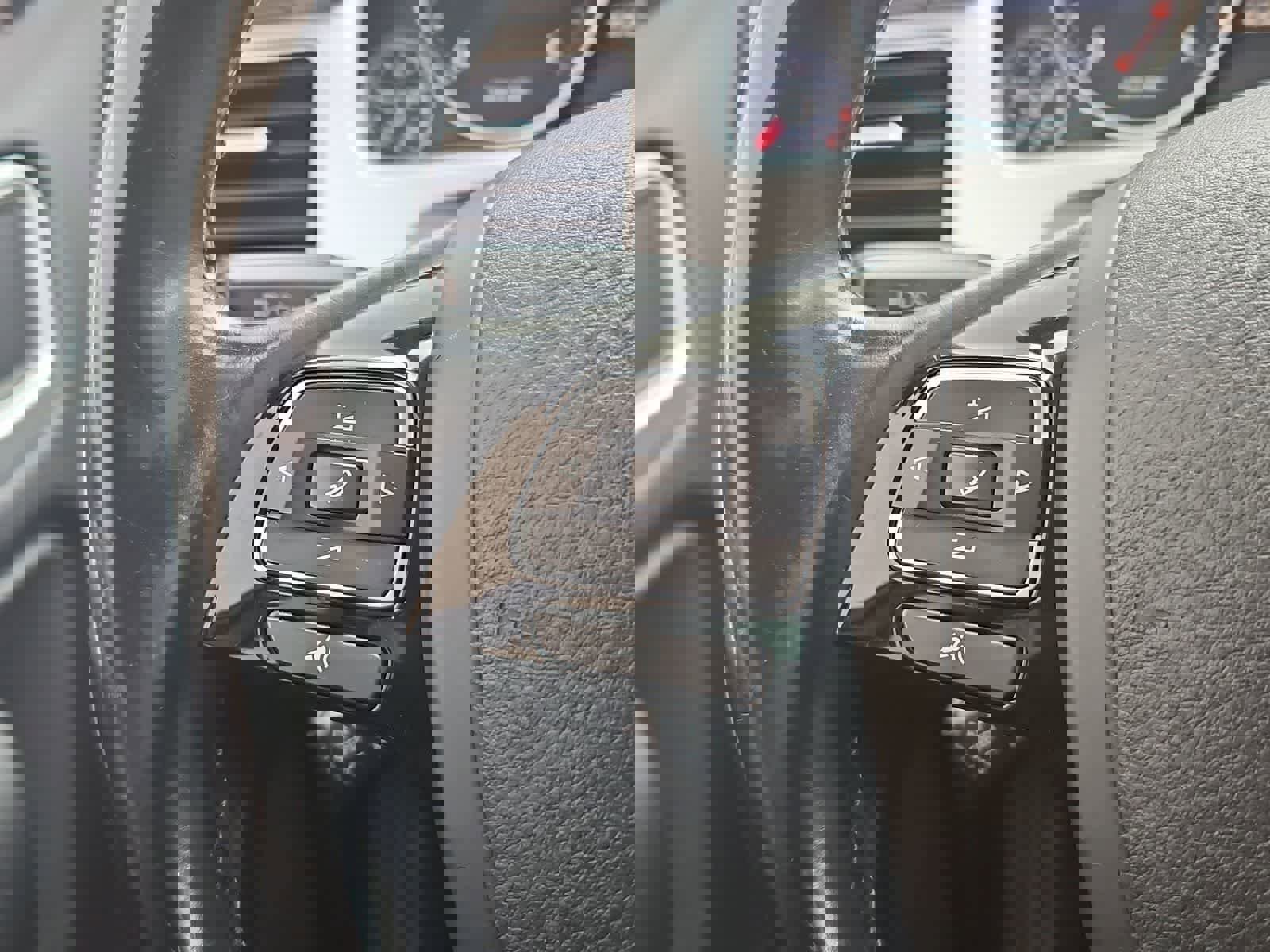 Used 2015 Volkswagen Touareg TDI AWD/4WD image 24