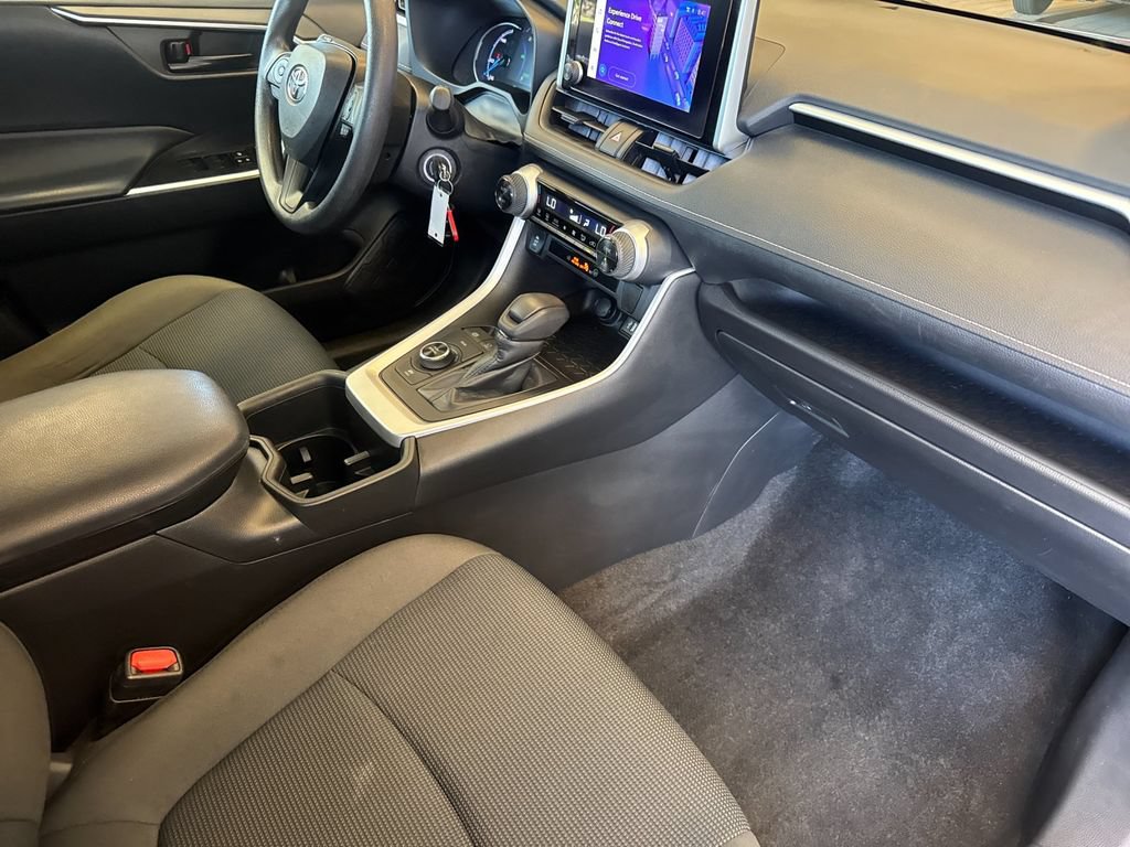 Used 2024 Toyota RAV4 LE AWD/4WD image 19
