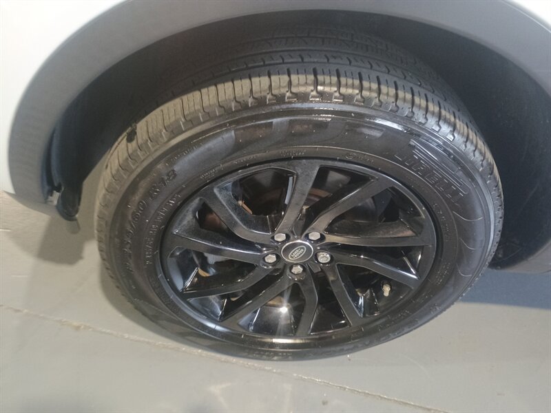 Used 2019 Land Rover Discovery Sport SE AWD/4WD image 40