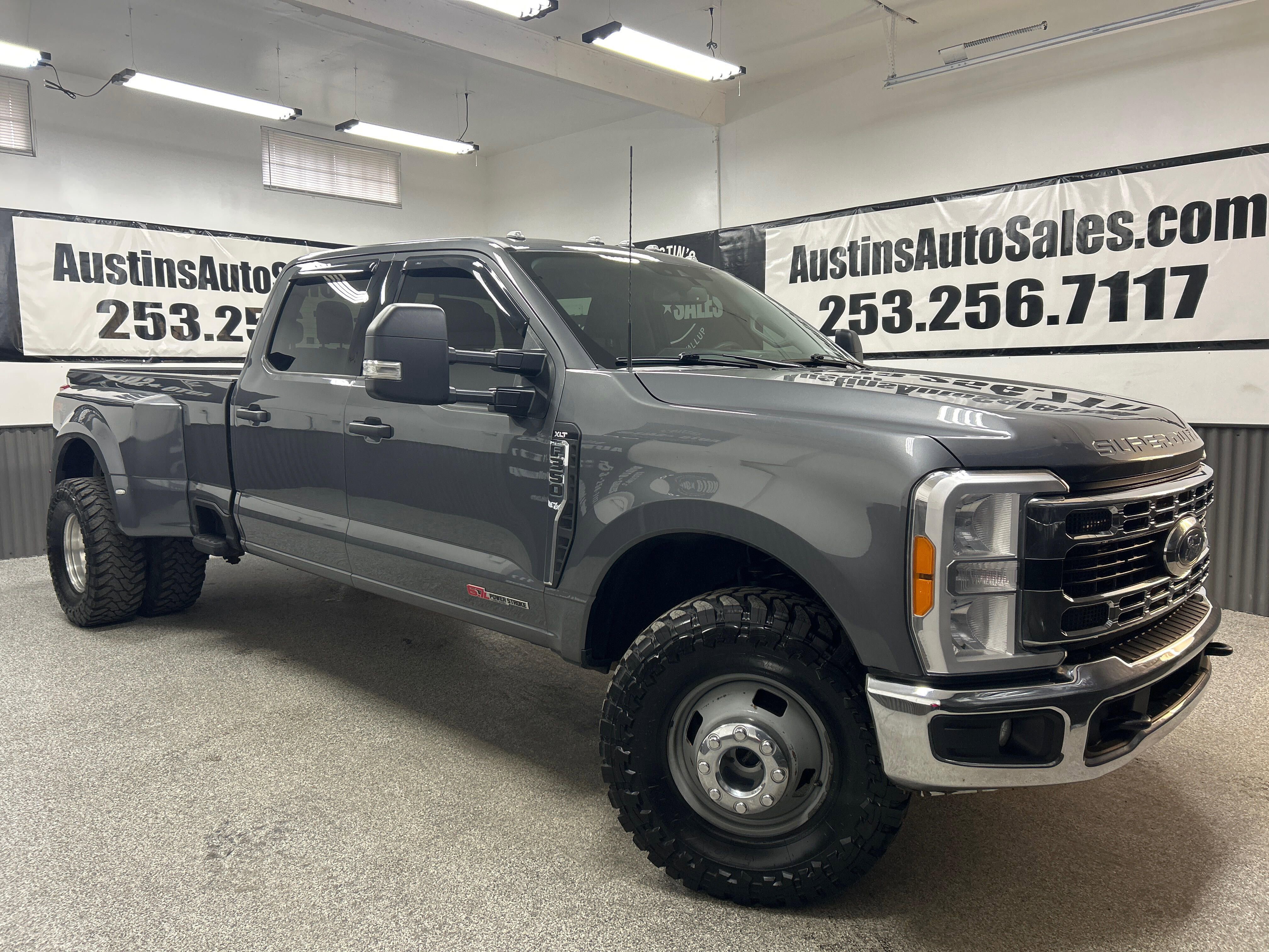 Used 2023 Ford F350 XLT image 1