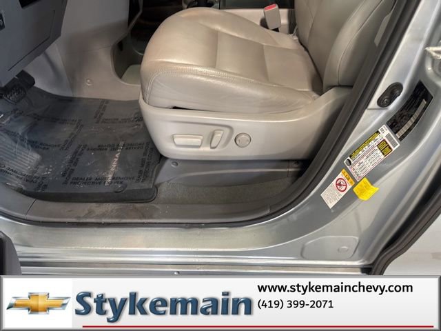 Used 2019 Toyota Sienna XLE w/ XLE Navigation Package FWD image 22