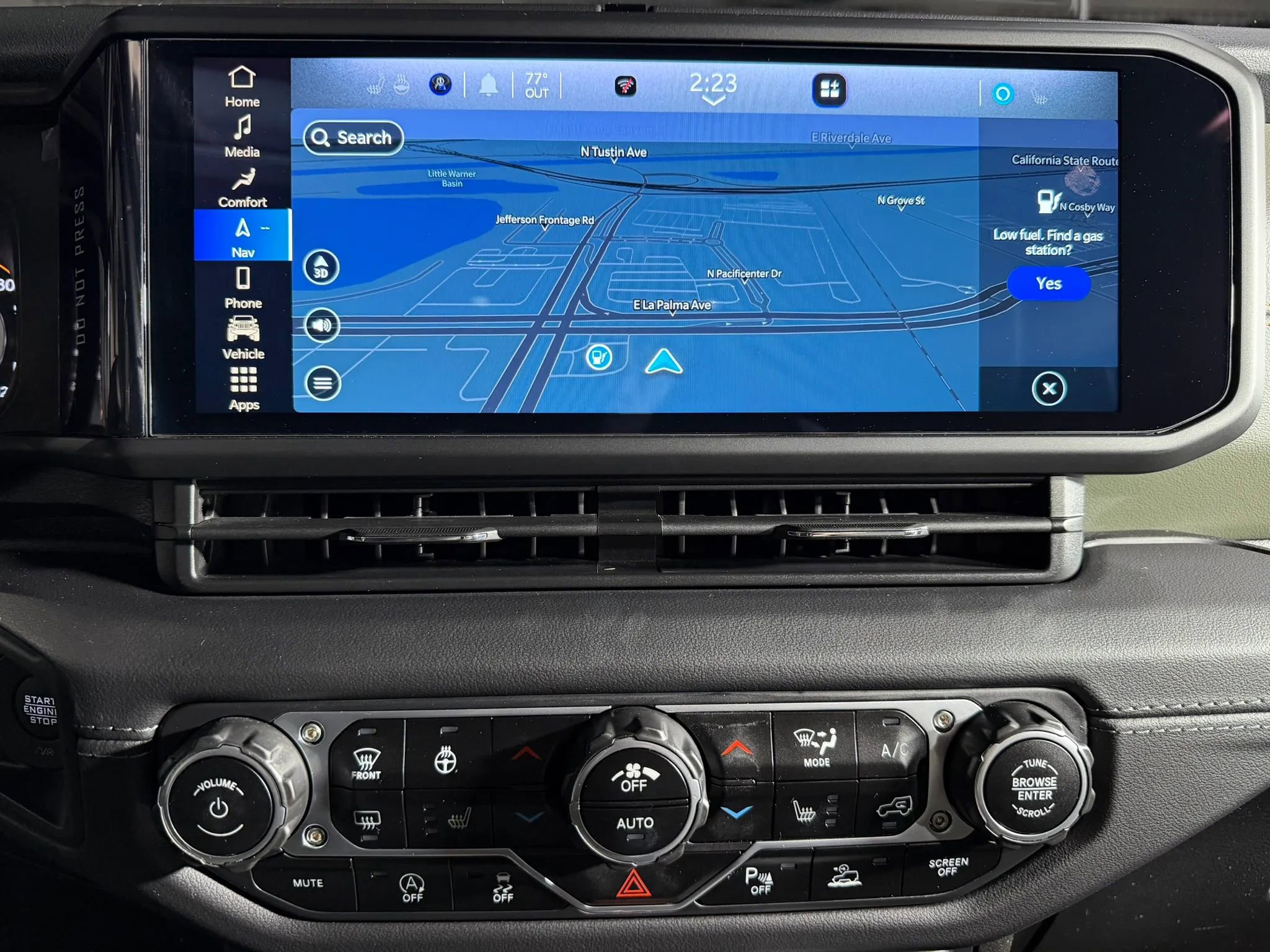 Used 2024 Jeep Gladiator Mojave AWD/4WD image 25