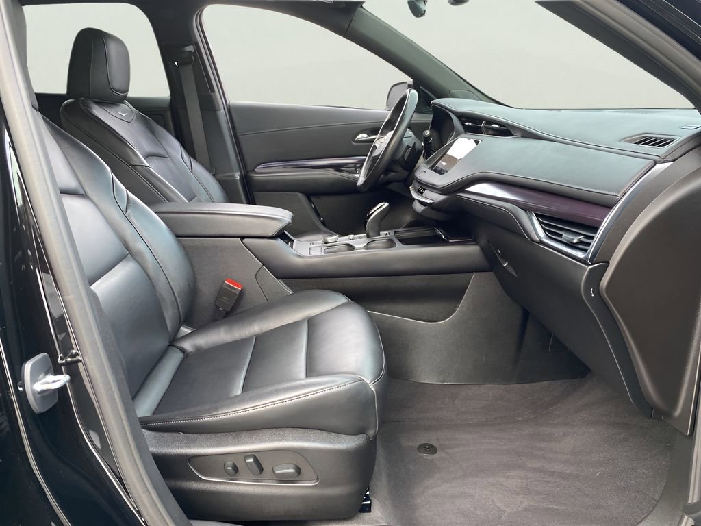Certified 2023 Cadillac XT4 Luxury w/ Cold Weather Package image 19