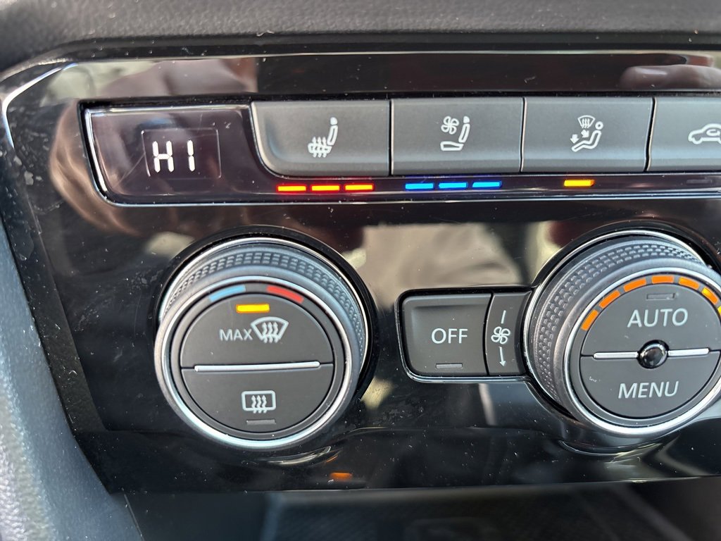 Used 2024 Volkswagen Taos SEL image 24